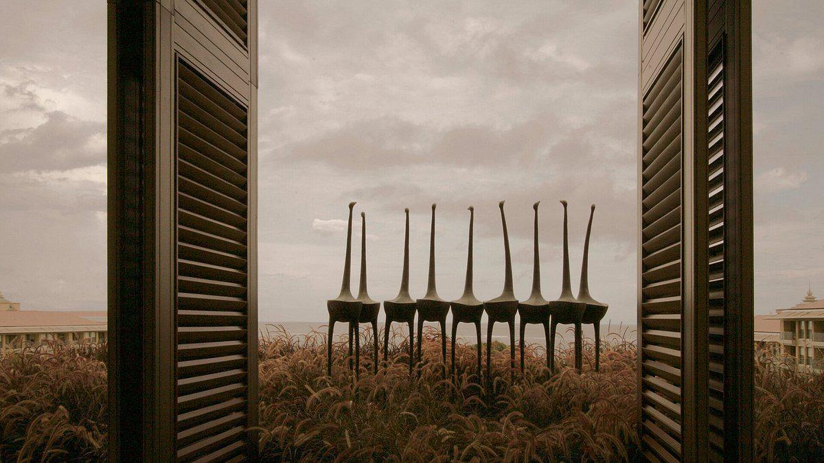 CASCADE LOUNGE AT MULIA BALI