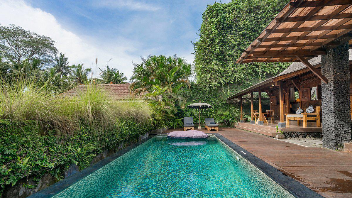 KAJANE MUA KAJANE MUA