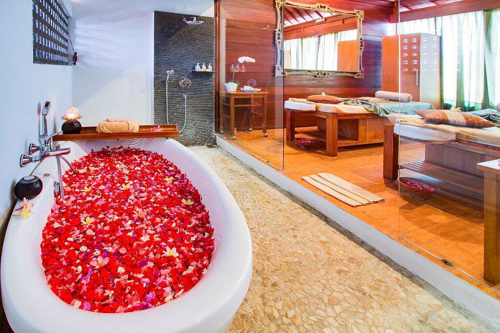  AMADEA RESORT & VILLAS