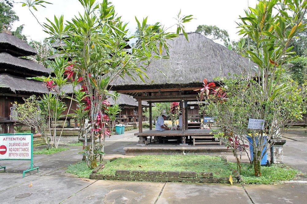 PURA LUHUR BATUKAU PURA LUHUR BATUKAU