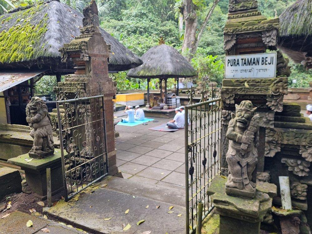 PURA LUHUR BATUKAU PURA LUHUR BATUKAU