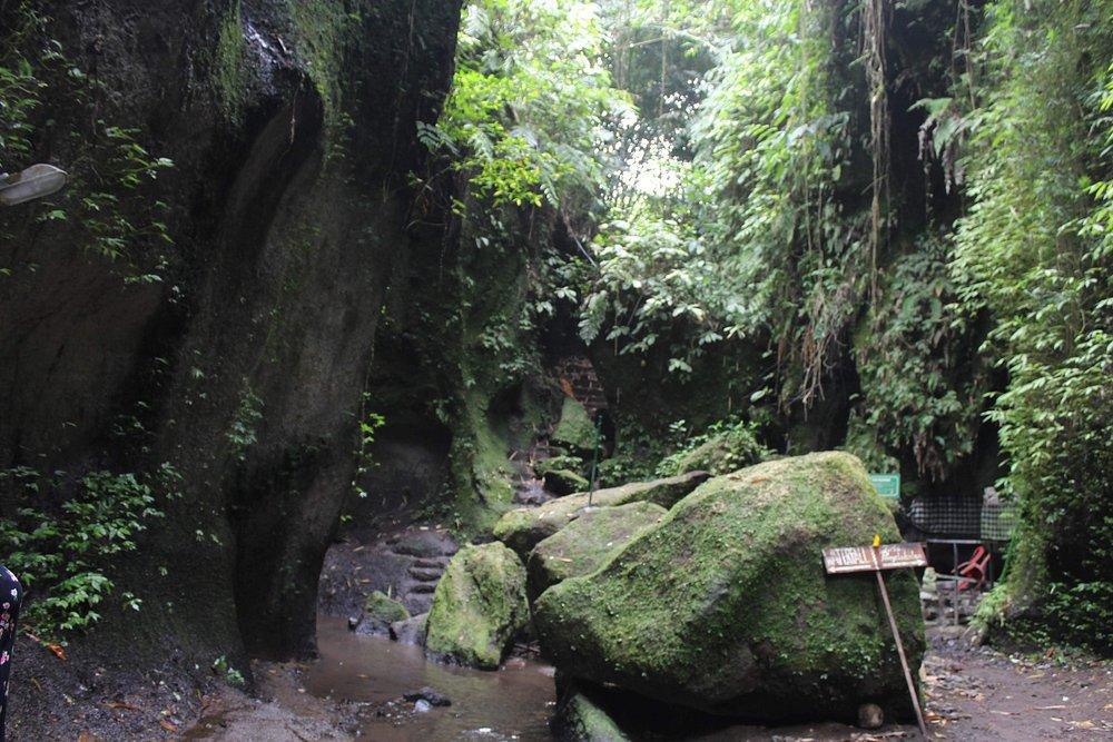 TUKAD CEPUNG WATERFALL TUKAD CEPUNG WATERFALL