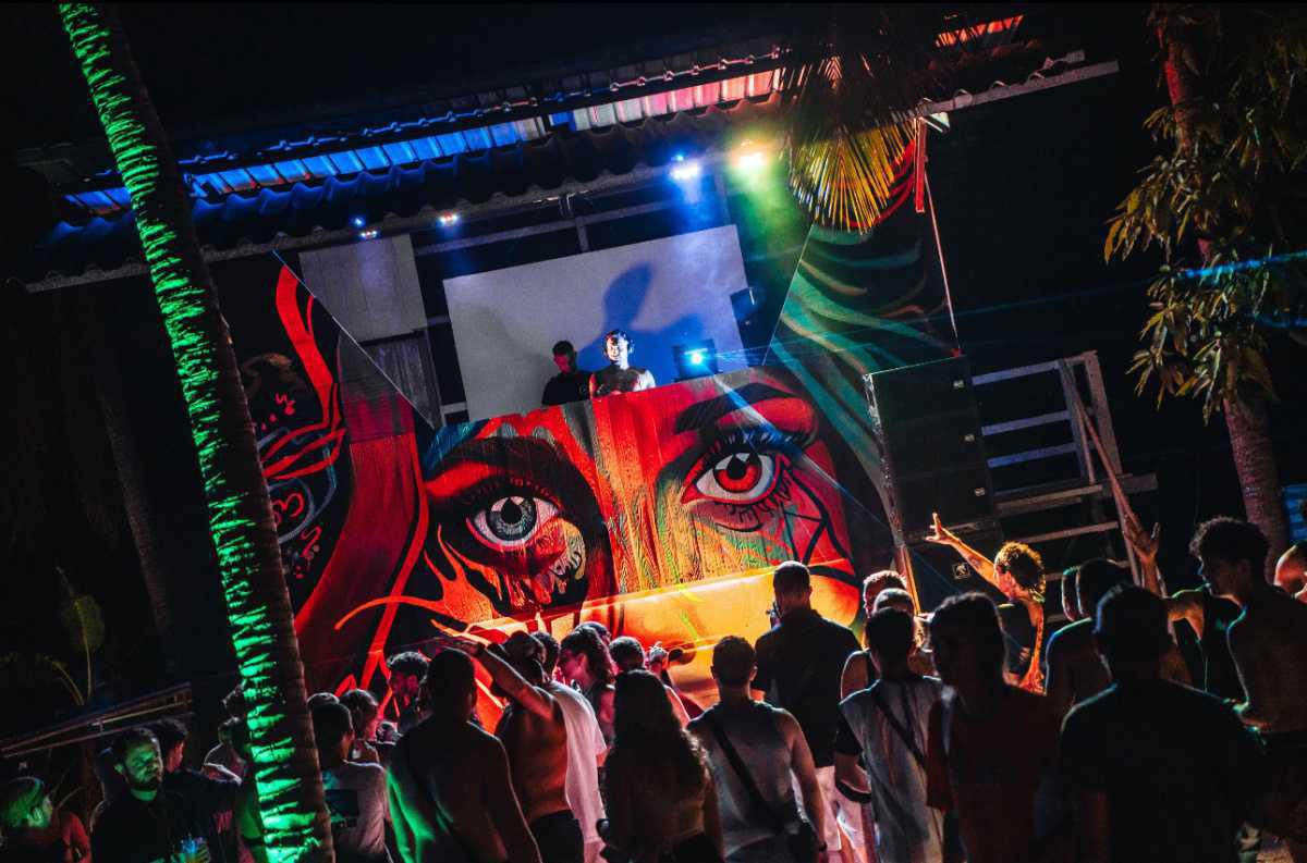 VISTA LOCO MOUNTAIN TOP PARTY