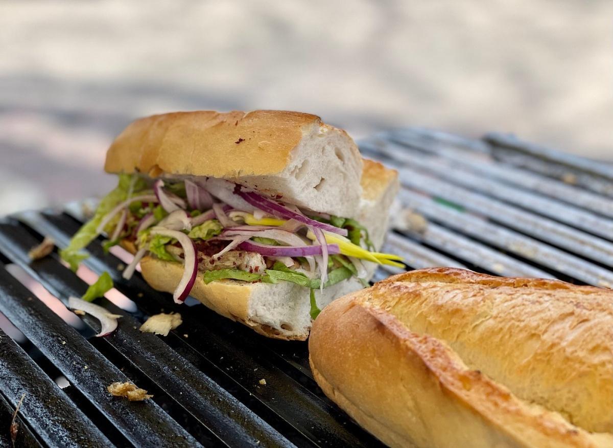 BALIKCI MURAT ABI - TRADITIONAL FISH SANDWICH STAND