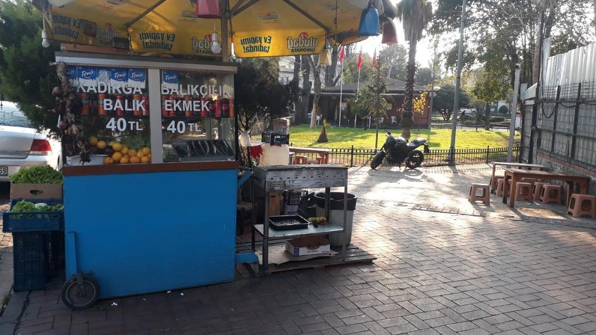 BALIKCI MURAT ABI - TRADITIONAL FISH SANDWICH STAND BALIKCI MURAT ABI - TRADITIONAL FISH SANDWICH STAND