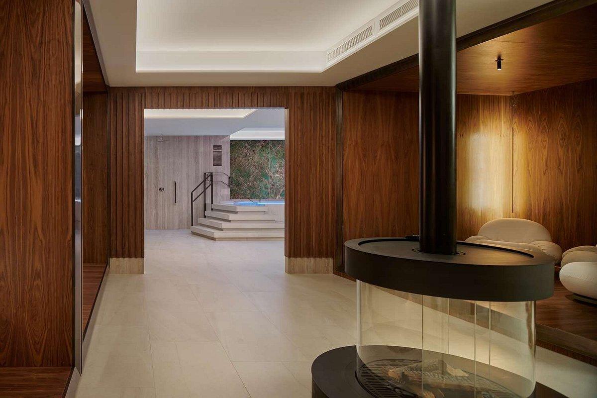 ICELAND PARLIAMENT HOTEL, CURIO COLLECTION BY HILTON ICELAND PARLIAMENT HOTEL, CURIO COLLECTION BY HILTON