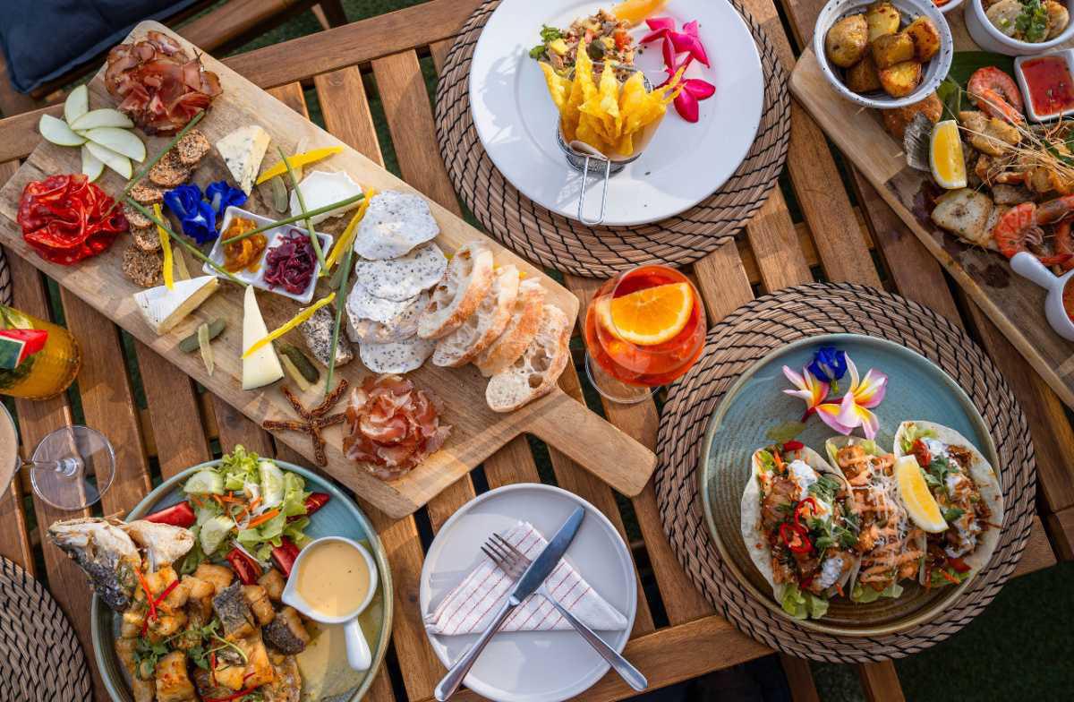 BARRACUDA ON THE BEACH BARRACUDA ON THE BEACH