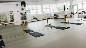 NÚNA COLLECTIVE WELLNESS STUDIO NÚNA COLLECTIVE WELLNESS STUDIO