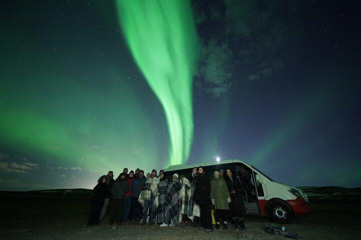 NORTHERN LIGHTS TOUR IN ICELAND FROM REYKJAVIK WITH PRO PHOTOS NORTHERN LIGHTS TOUR IN ICELAND FROM REYKJAVIK WITH PRO PHOTOS