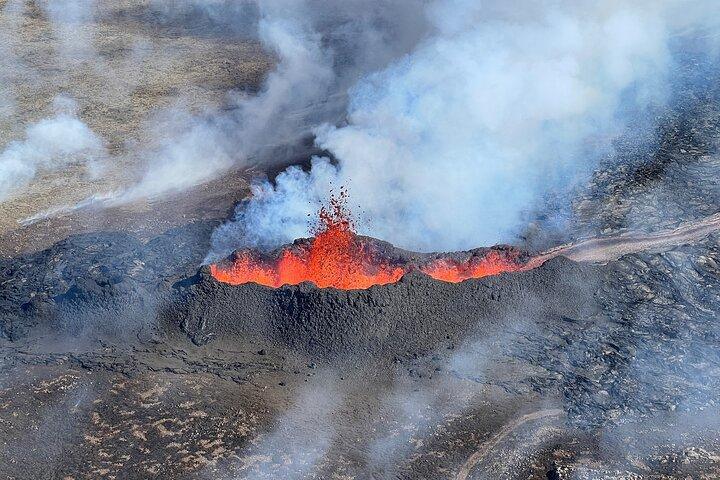 NEW VOLCANIC ERUPTION AREA HELICOPTER TOUR IN ICELAND NEW VOLCANIC ERUPTION AREA HELICOPTER TOUR IN ICELAND