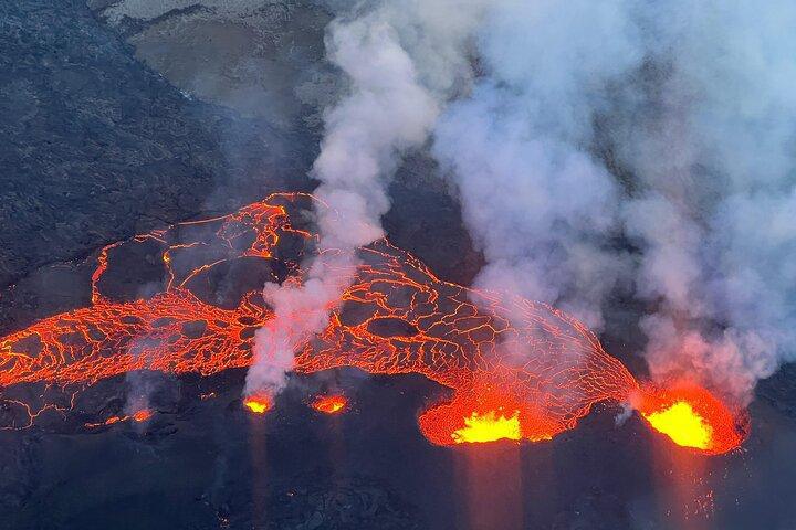 NEW VOLCANIC ERUPTION AREA HELICOPTER TOUR IN ICELAND NEW VOLCANIC ERUPTION AREA HELICOPTER TOUR IN ICELAND