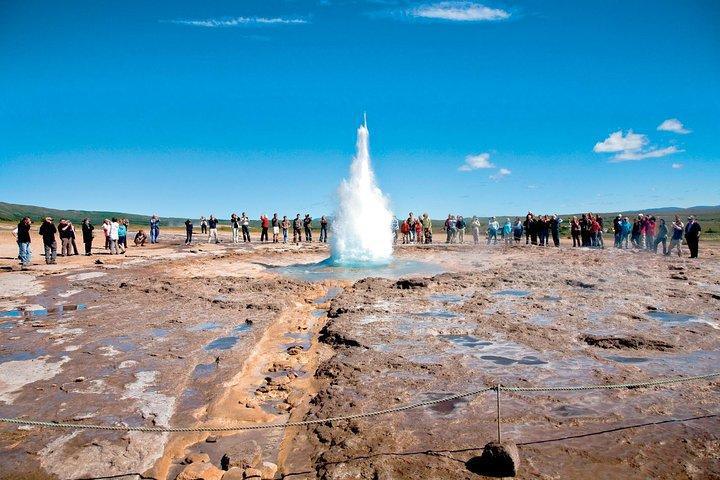 GOLDEN CIRCLE AND GLACIER SNOWMOBILING DAY TRIP FROM REYKJAVIK