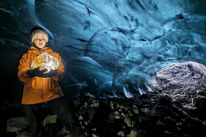 ICE CAVE SMALL-GROUP TOUR FROM JÖKULSÁRLÓN