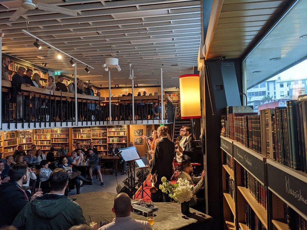 BÓKABÚÐ MÁLS OG MENNINGAR