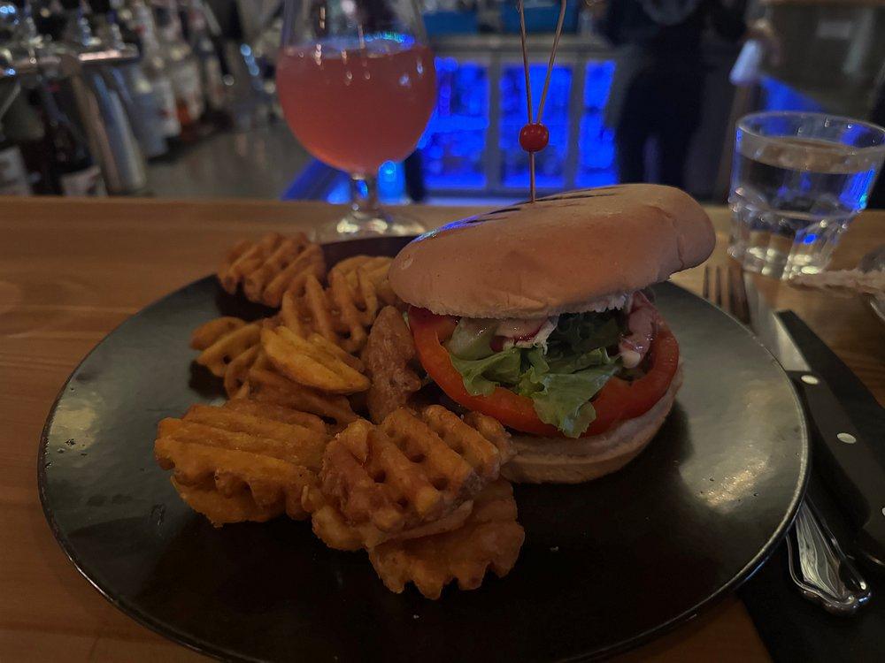 ICELANDIC BAR (ISLENSKI BARINN) ICELANDIC BAR (ISLENSKI BARINN)