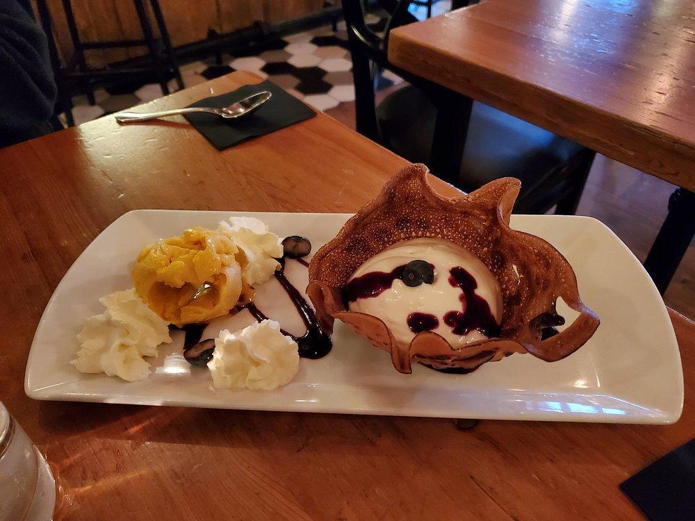  ICELANDIC BAR (ISLENSKI BARINN)