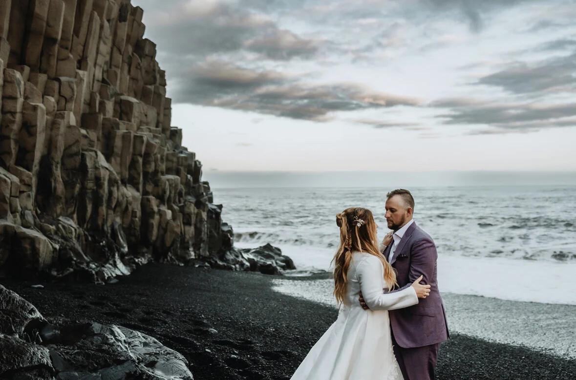 BETTINA VASS PHOTOGRAPHY - ICELAND ELOPEMENT AND ADVENTURE COUPLE
