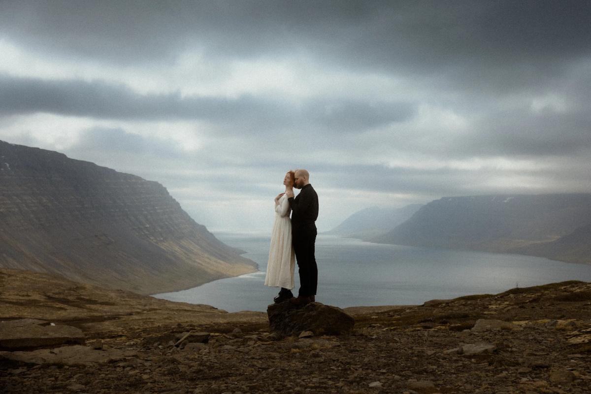 ÁST OG HRAUN ICELAND ELOPEMENT PHOTOGRAPHER ÁST OG HRAUN ICELAND ELOPEMENT PHOTOGRAPHER