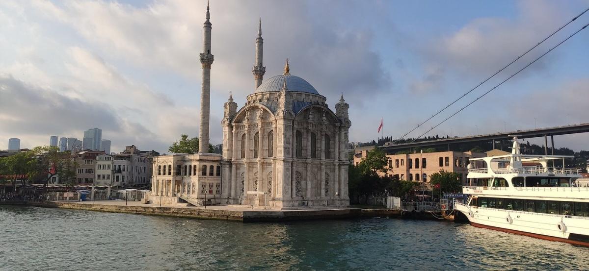 BOSPHORUS CRUISE BOAT TOUR IN ISTANBUL LIVE GUIDE