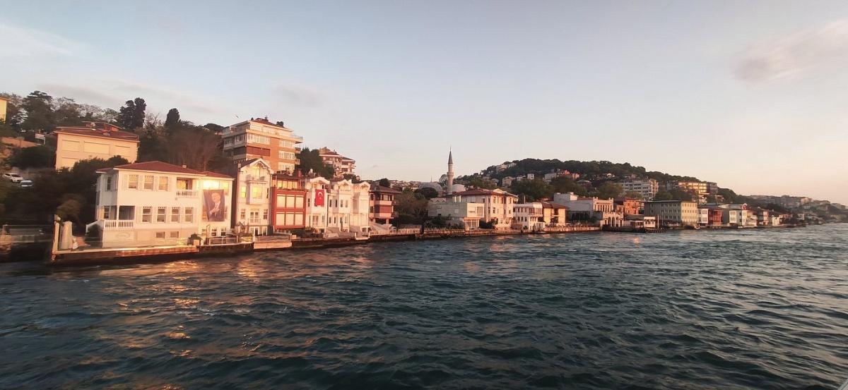 BOSPHORUS CRUISE BOAT TOUR IN ISTANBUL LIVE GUIDE BOSPHORUS CRUISE BOAT TOUR IN ISTANBUL LIVE GUIDE