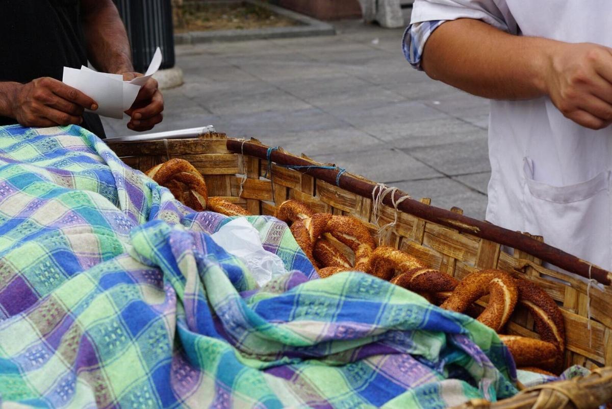 ISTANBUL TASTE OF TWO CONTINENTS FOOD TOUR: SPICE MARKET & FERRY