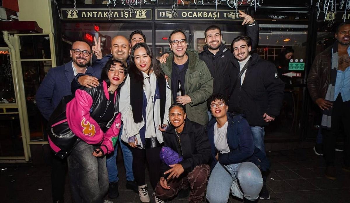 ISTANBUL PARTY PUB CRAWL WITH PARTY BUS IN SULTANAHMET AND TAKSIM