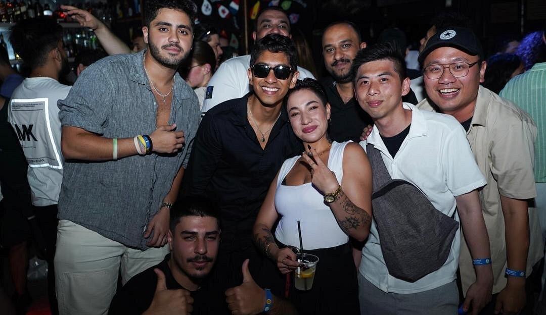 ISTANBUL PARTY PUB CRAWL WITH PARTY BUS IN SULTANAHMET AND TAKSIM ISTANBUL PARTY PUB CRAWL WITH PARTY BUS IN SULTANAHMET AND TAKSIM