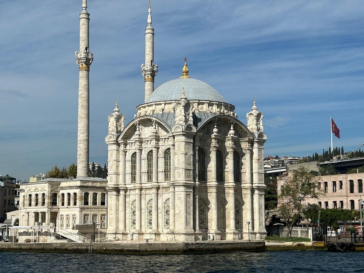 SMALL-GROUP BOSPHORUS YACHT CRUISE IN ISTANBUL