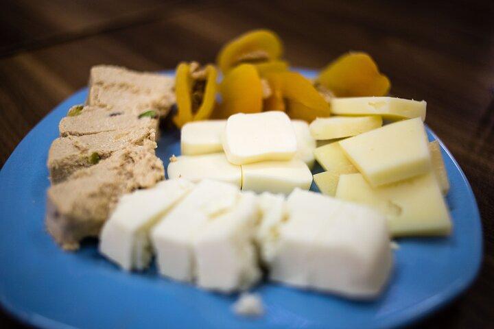 ISTANBUL TRADITIONAL FOOD TOUR WITH DINNER ON OFF-TOURISTY-PATH ISTANBUL TRADITIONAL FOOD TOUR WITH DINNER ON OFF-TOURISTY-PATH