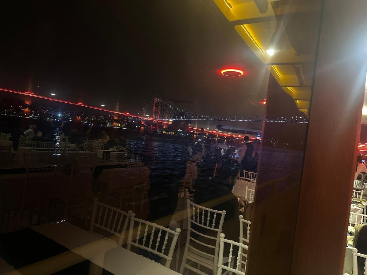 ISTANBUL BOSPHORUS DINNER CRUISE WITH UNLIMITED DRINKS AND SHOWS