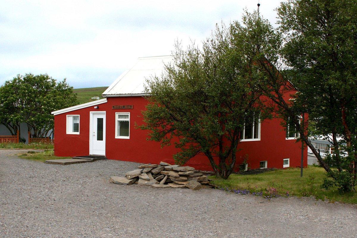 HÖFÐI LODGE 5-STAR LUXURY AND ADVENTURE LODGE HÖFÐI LODGE 5-STAR LUXURY AND ADVENTURE LODGE