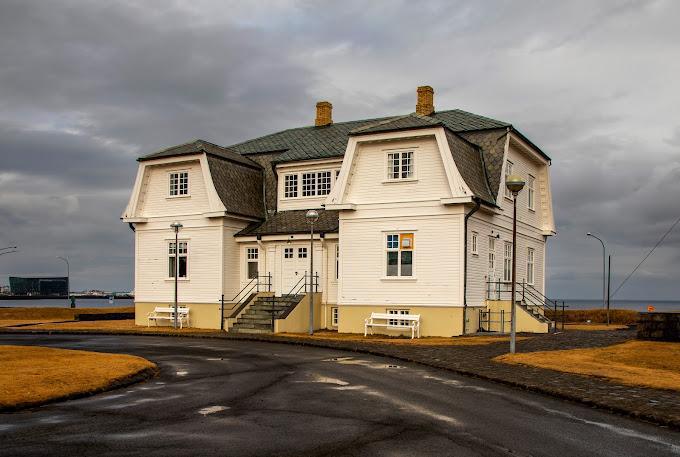 HÖFÐI LODGE
