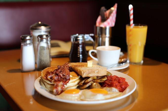 GRÁI KATTURINN GRÁI KATTURINN