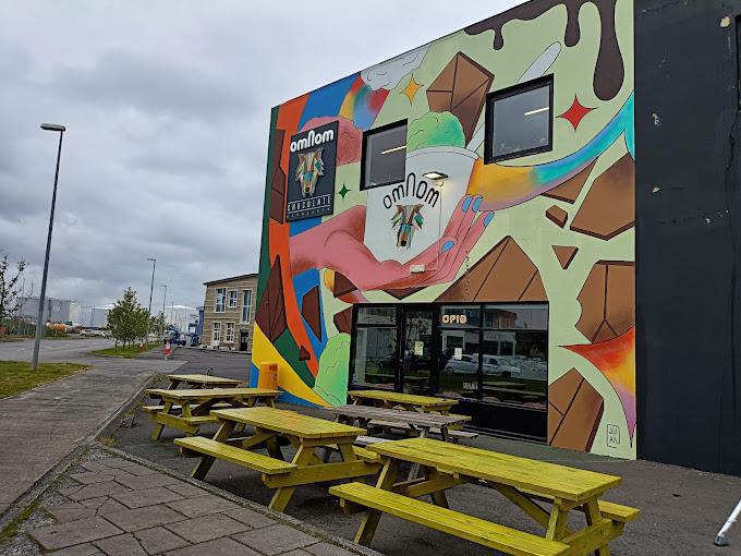 OMNOM ICE CREAM PARLOR OMNOM ICE CREAM PARLOR