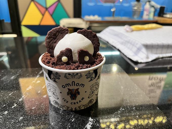 OMNOM ICE CREAM PARLOR OMNOM ICE CREAM PARLOR