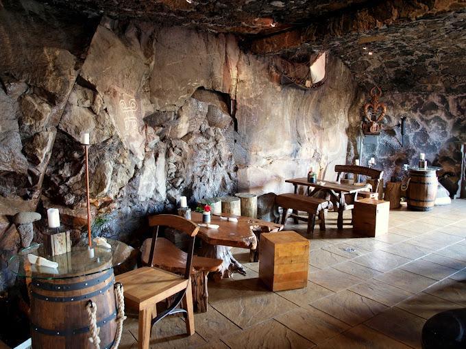 FJÖRUKRÁIN OG HÓTEL VIKING