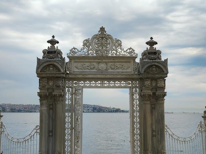 DOLMABAHÇE PALACE