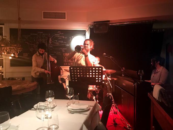  DIVINE BRASSERIE & JAZZ CLUB