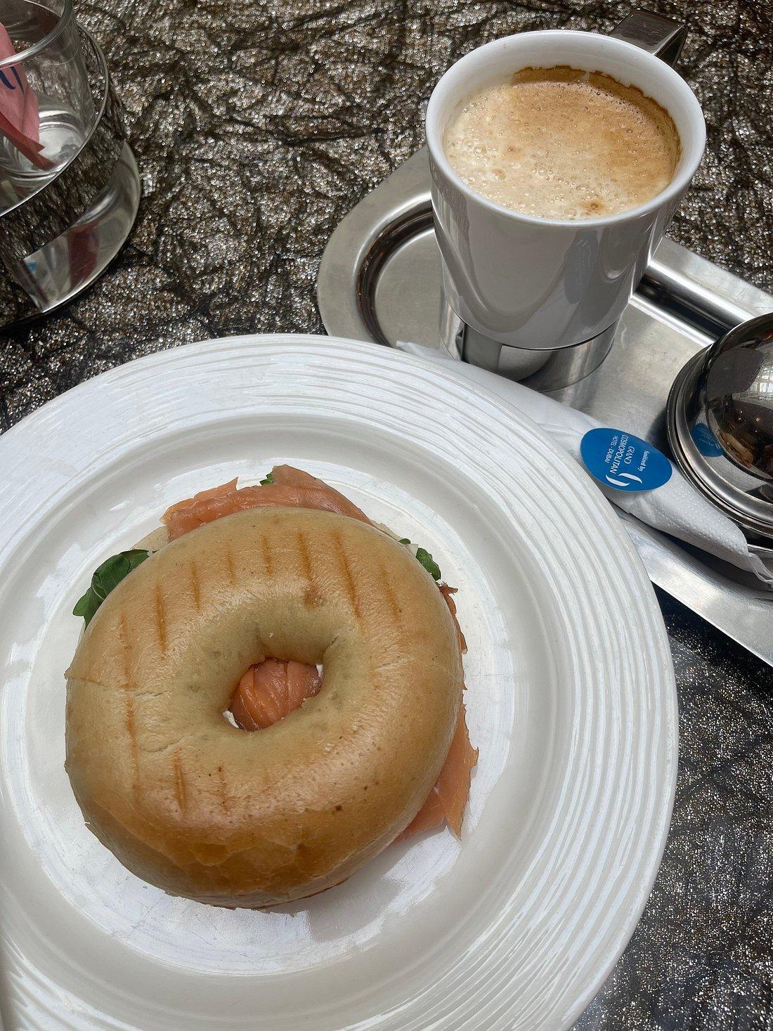 AMERICANO CAFÉ & LOUNGE