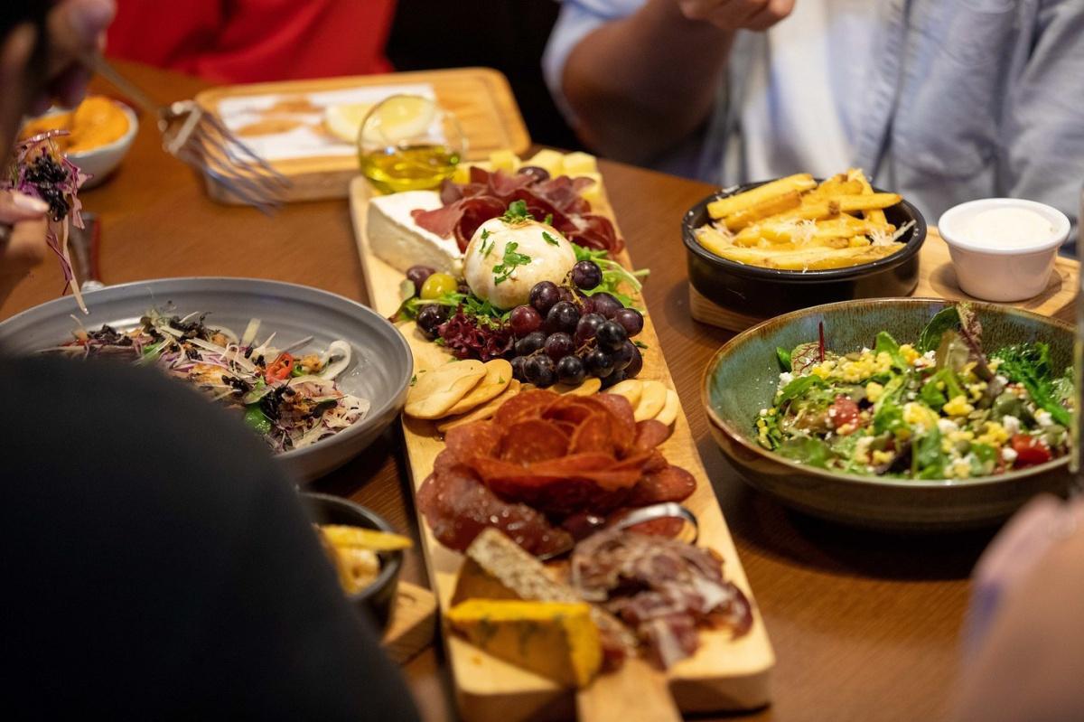 JONES THE GROCER JONES THE GROCER