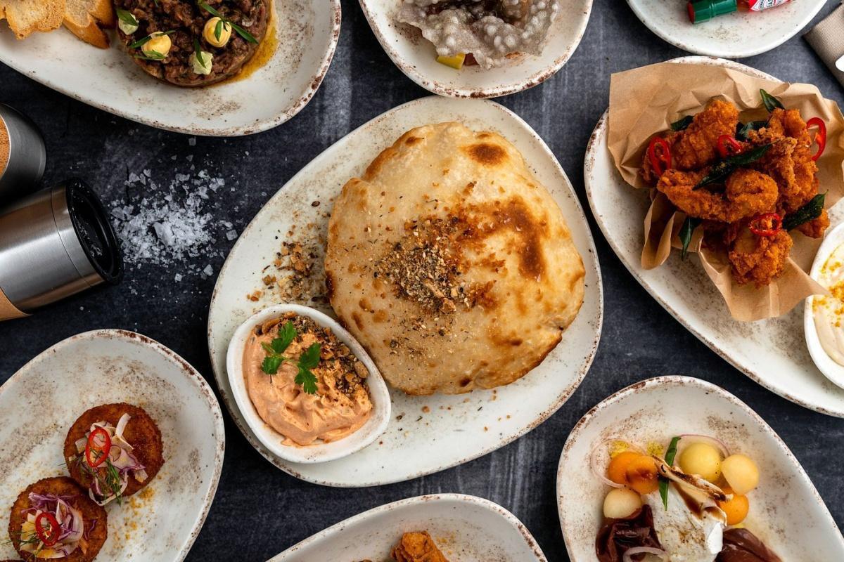 FIRE LAKE GRILL HOUSE RESTAURANT & BAR