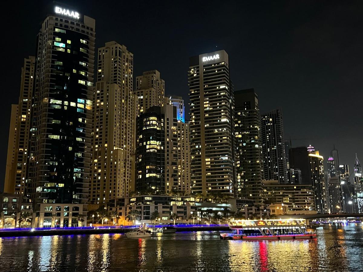 DINNER CRUISE IN DUBAI MARINA DINNER CRUISE IN DUBAI MARINA