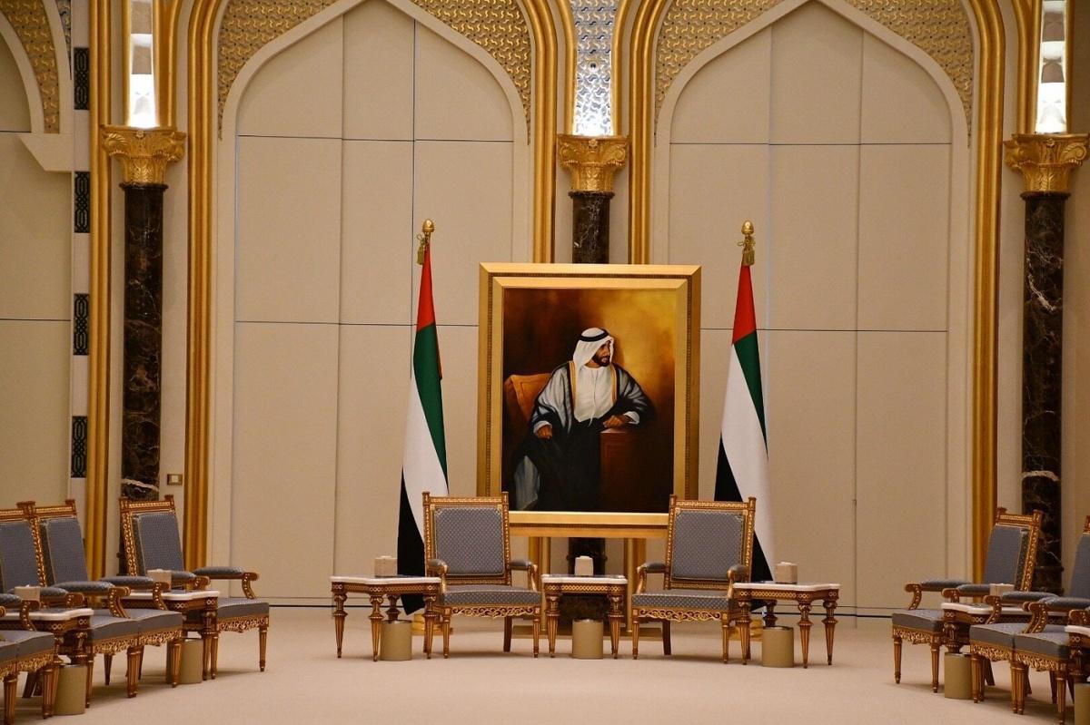 GRAND MOSQUE, ROYAL PALACE & ETIHAD TOWERS GRAND MOSQUE, ROYAL PALACE & ETIHAD TOWERS