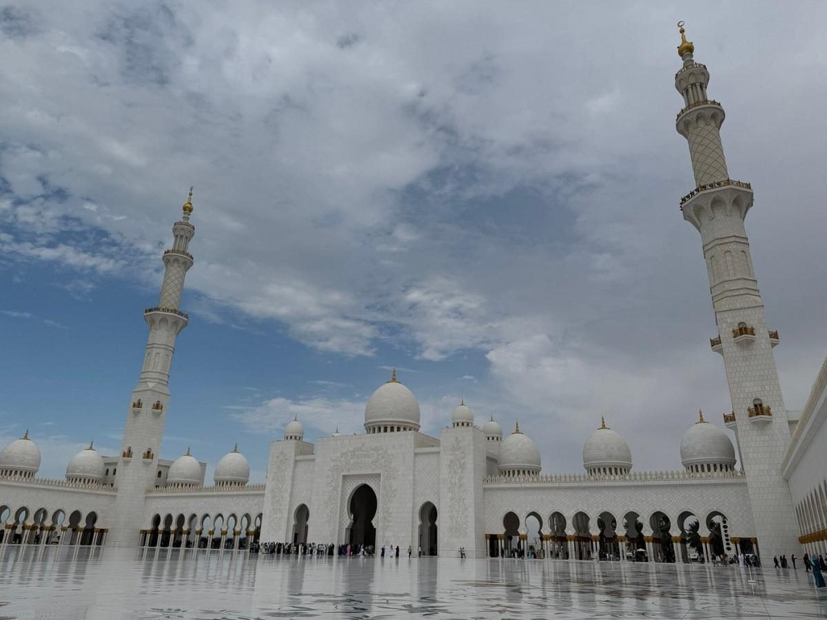 GRAND MOSQUE, ROYAL PALACE & ETIHAD TOWERS GRAND MOSQUE, ROYAL PALACE & ETIHAD TOWERS