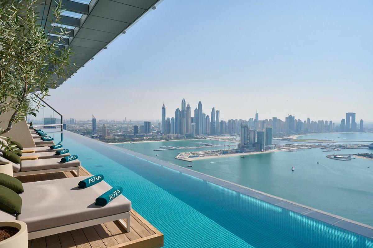 AURA SKYPOOL
