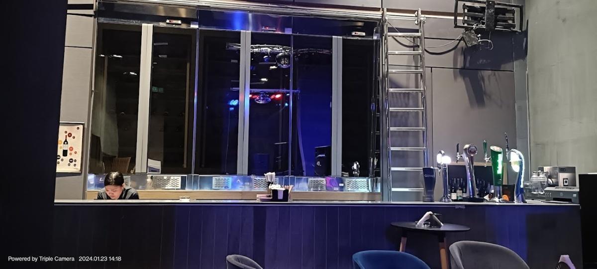 OAK LIVE BAR OAK LIVE BAR