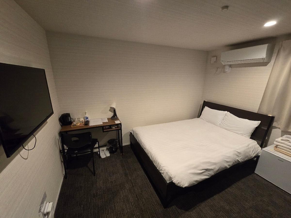 GLOU HIGASHI SHINJUKU GLOU HIGASHI SHINJUKU