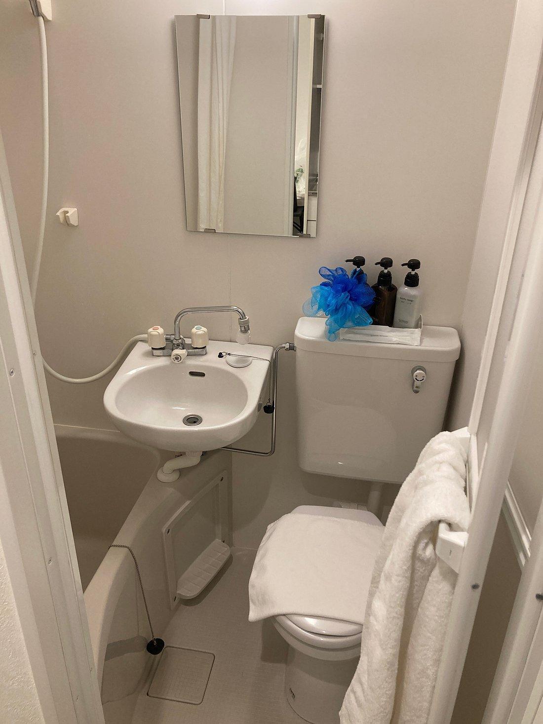 GLOU HIGASHI SHINJUKU