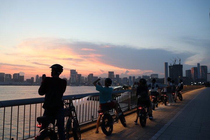 TOKYO 3-HOUR GUIDED E-BIKE CYCLING TOUR TOKYO 3-HOUR GUIDED E-BIKE CYCLING TOUR