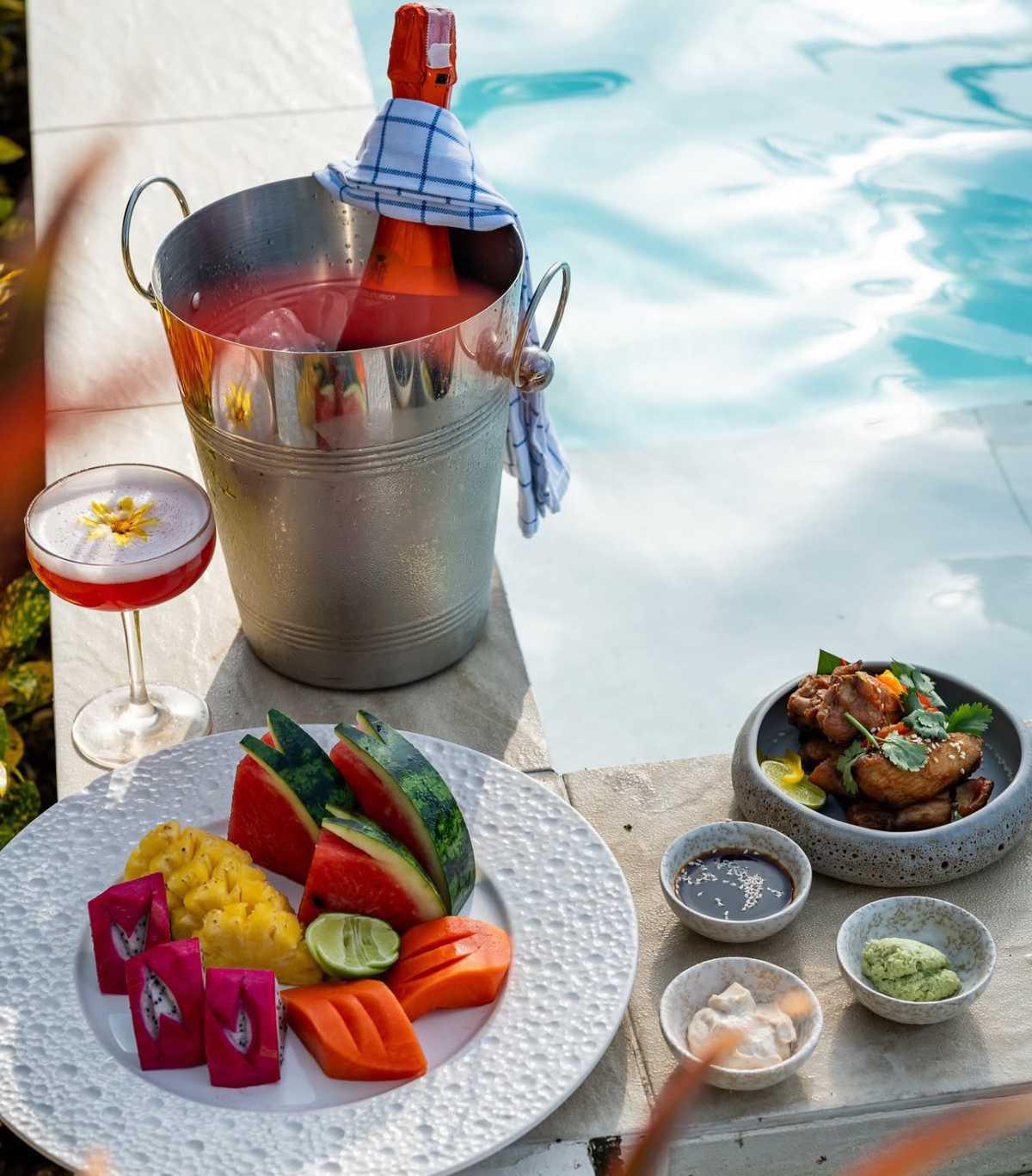 TWO PALMS BEACH CLUB TWO PALMS BEACH CLUB